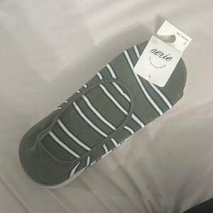 NWT NO SHOW SOCKS Aerie Gray and White Soft Hosiery Socks